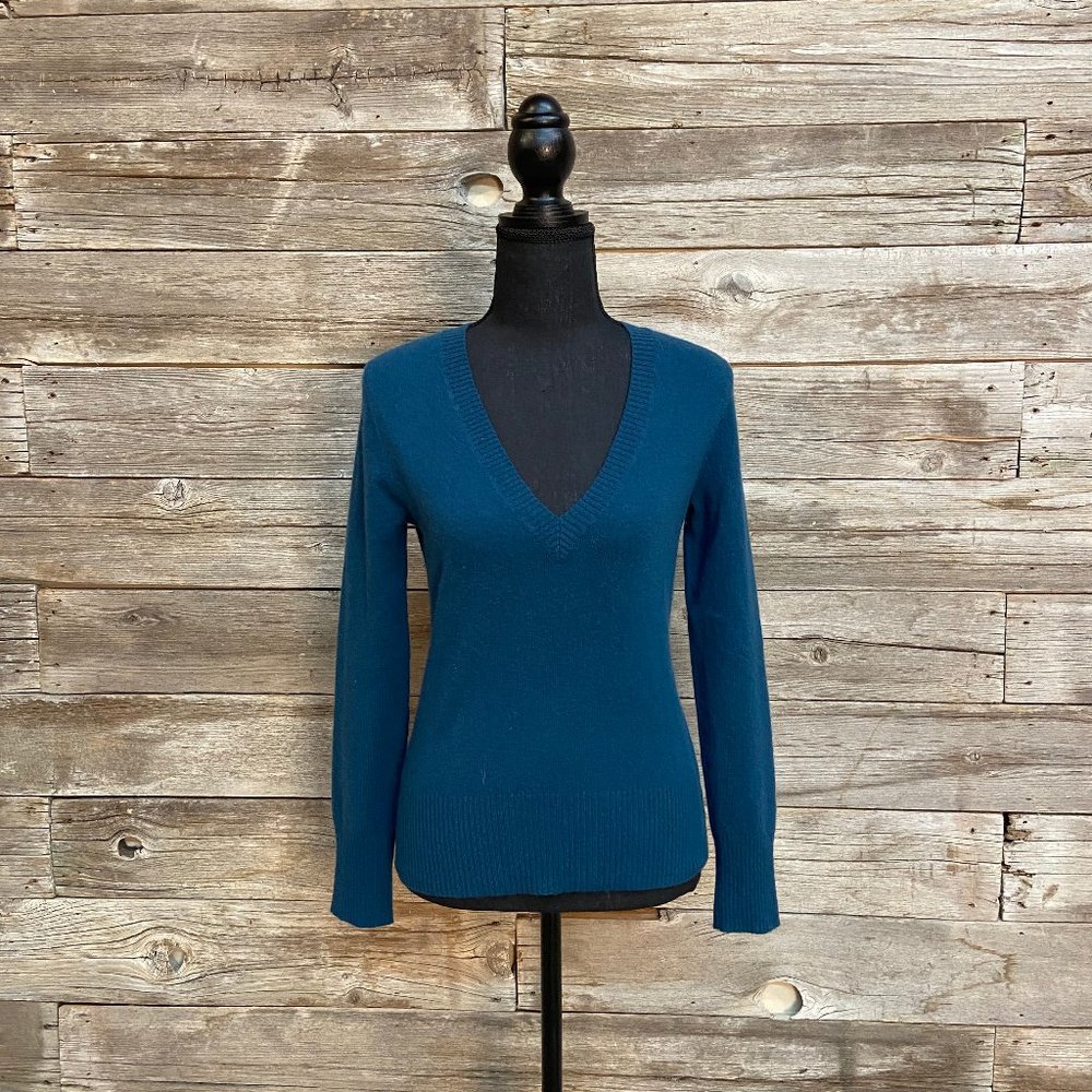 ✨💙Theory Blue 100% Cashmere Sweater💙✨